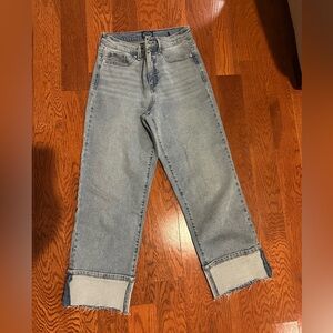 Stylish Cropped Blue Jeans for Women